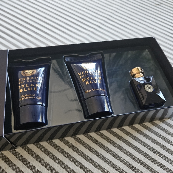 Versace - Picture 2 of 6